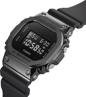 Наручные часы Casio G-Shock GM-5600UB-1E - фото2, картинка2 Наручные часы Casio G-Shock GM-5600UB-1E - фото2
