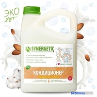 Кондиционер для белья Synergetic Миндальное молочко 2.75 л - фото