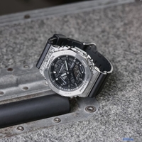 Наручные часы Casio G-Shock GM-2100GC-1A - фото2, картинка2 Наручные часы Casio G-Shock GM-2100GC-1A - фото2